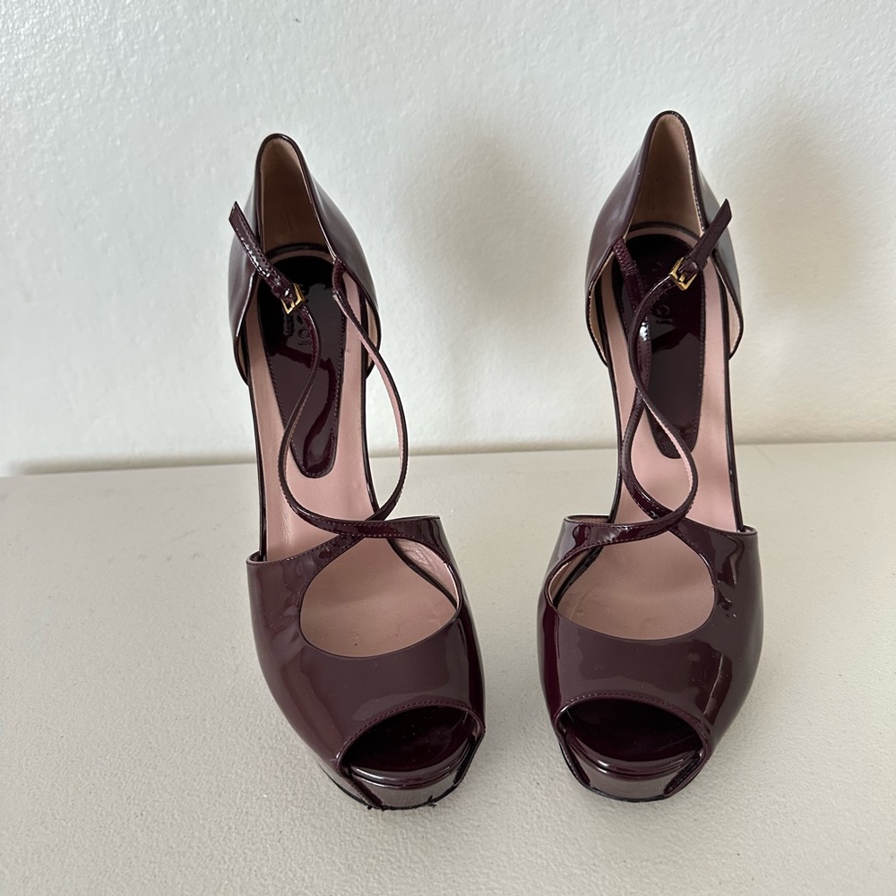 Gucci Auth Burgundy Patent Leather Lili Open Toe Pumps